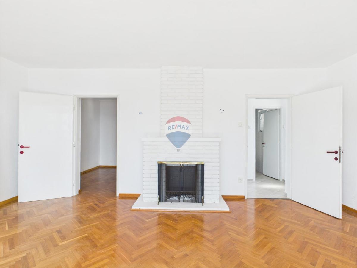 Novi Vinodolski – hiša z garažo in dvoriščem, druga vrsta ob morju