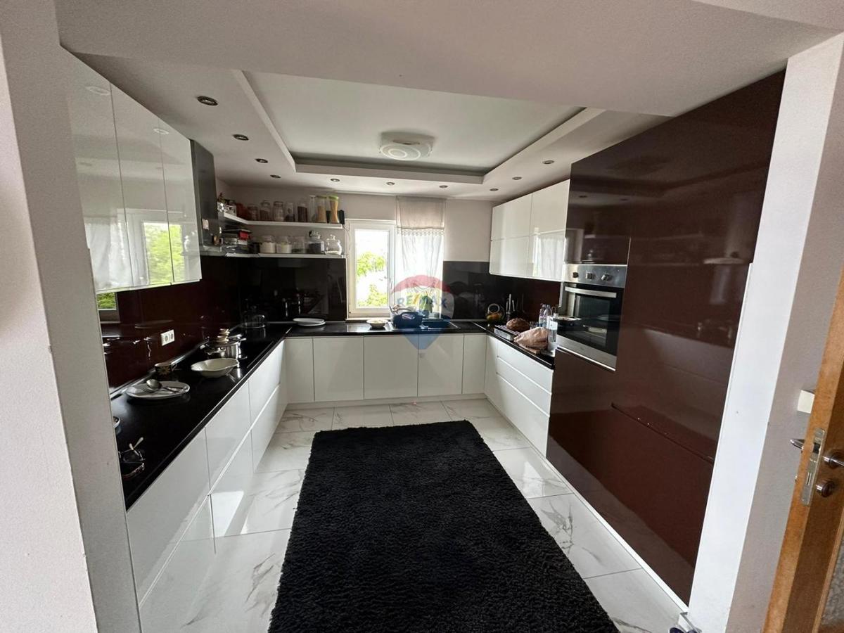 Crikvenica – prostorno trisobno stanovanje za družinsko življenje