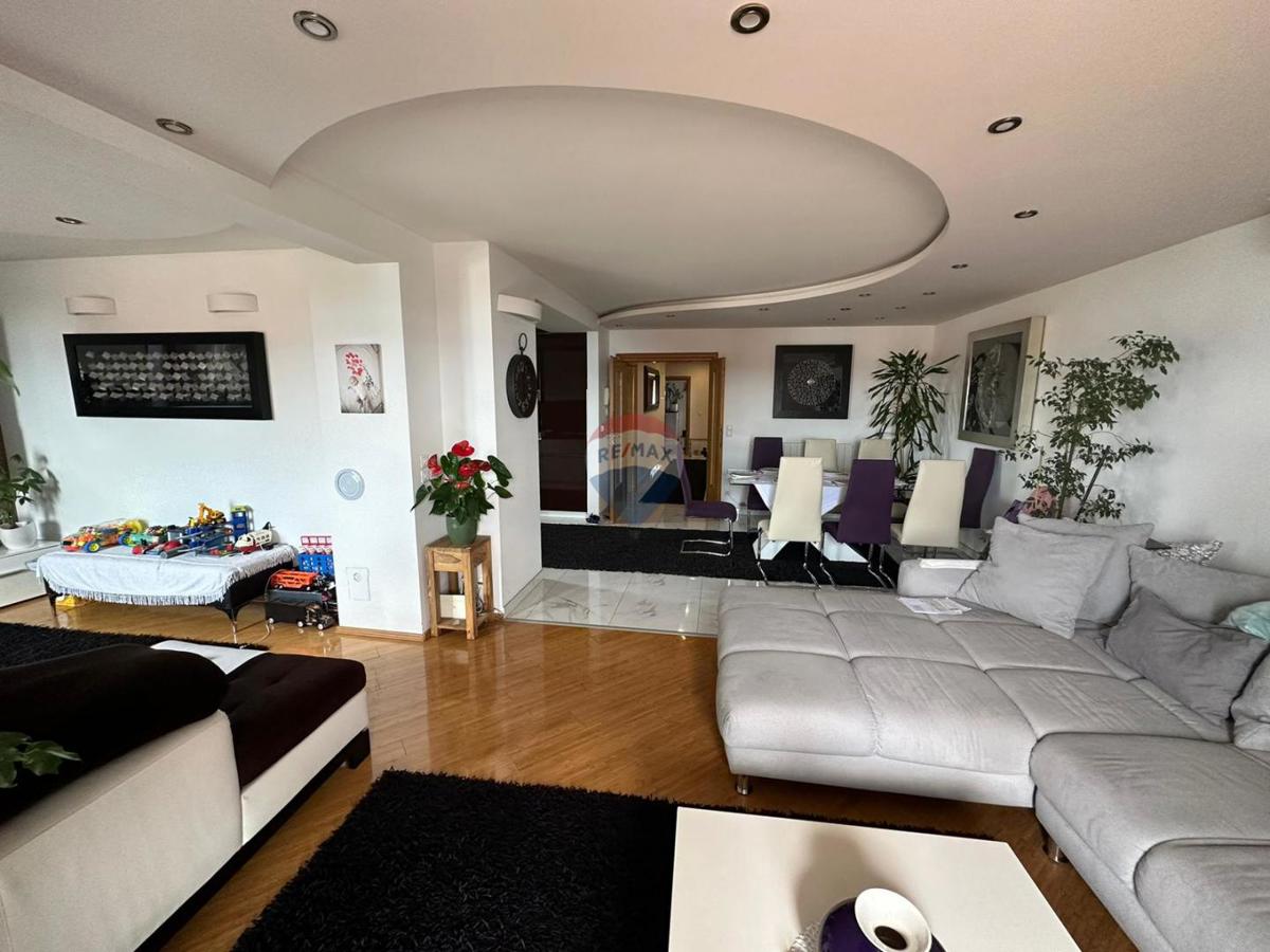 Crikvenica – prostorno trisobno stanovanje za družinsko življenje