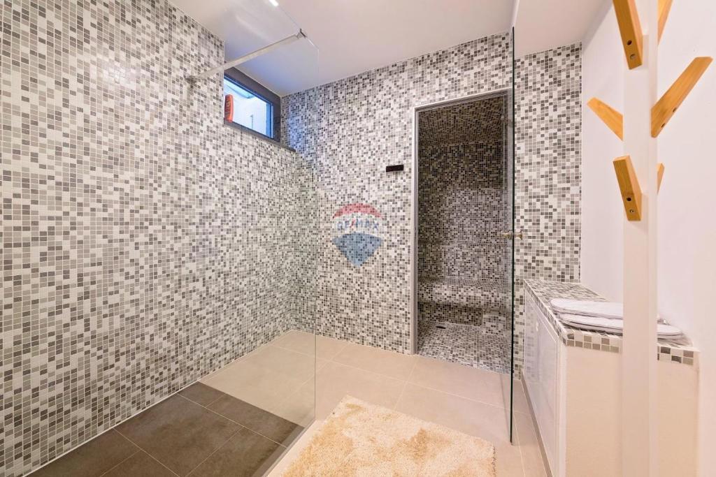 ISTRIA, POREČ - Luxurious modern house 500 m from the sea