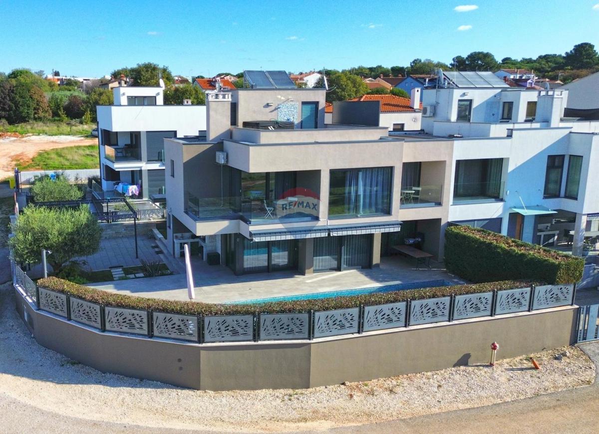 ISTRIA, POREČ - Luxurious modern house 500 m from the sea