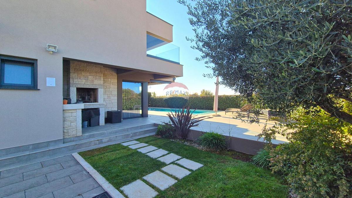 ISTRIA, POREČ - Luxurious modern house 500 m from the sea