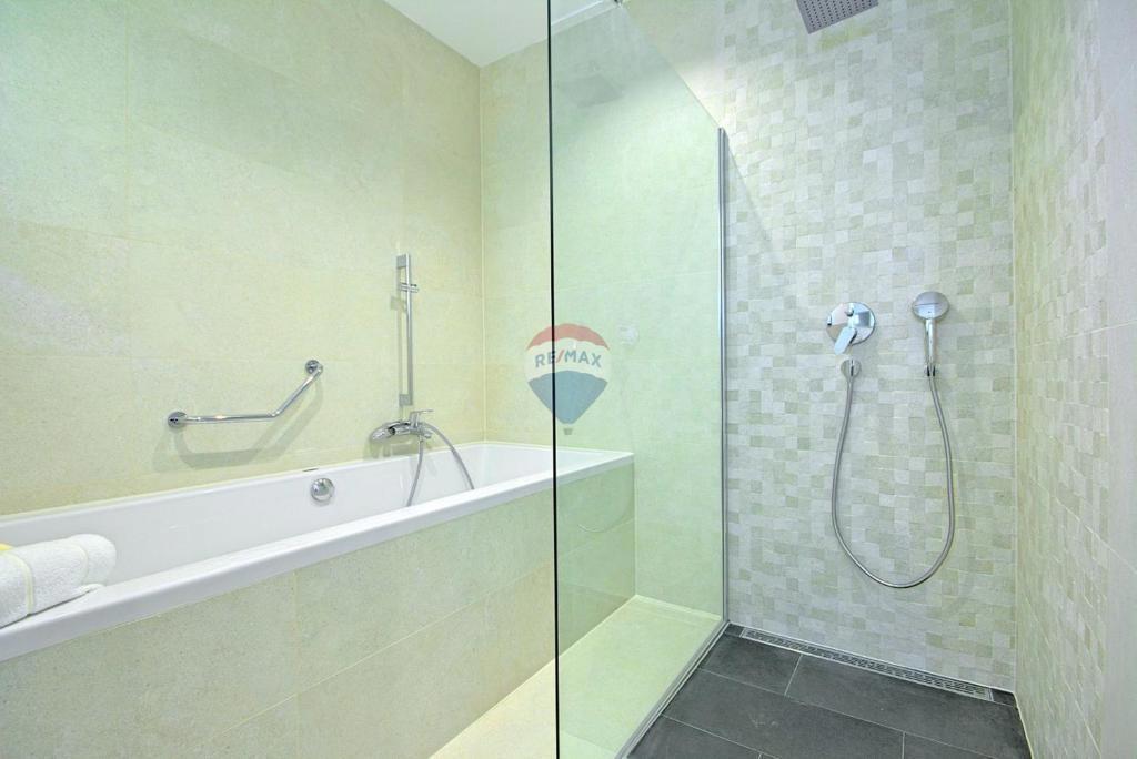 ISTRIA, POREČ - Luxurious modern house 500 m from the sea