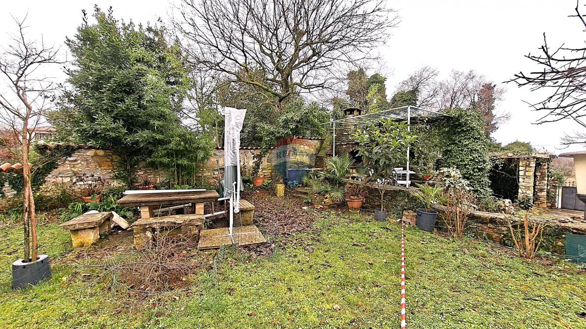 Stavbno zemljišče Kaštel, Buje, 629m2