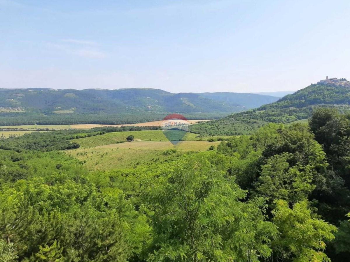 Stavbno zemljišče Motovun, 697m2