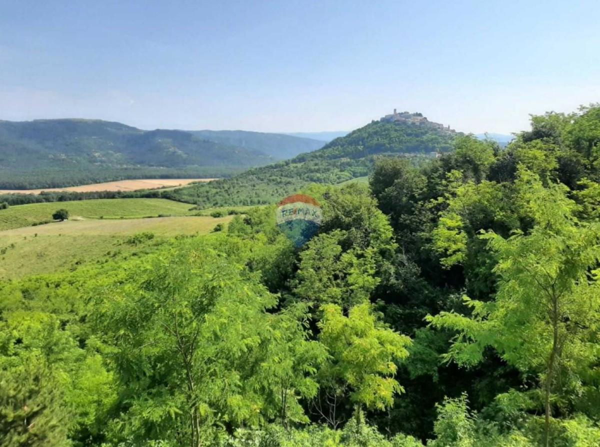 Stavbno zemljišče Motovun, 697m2