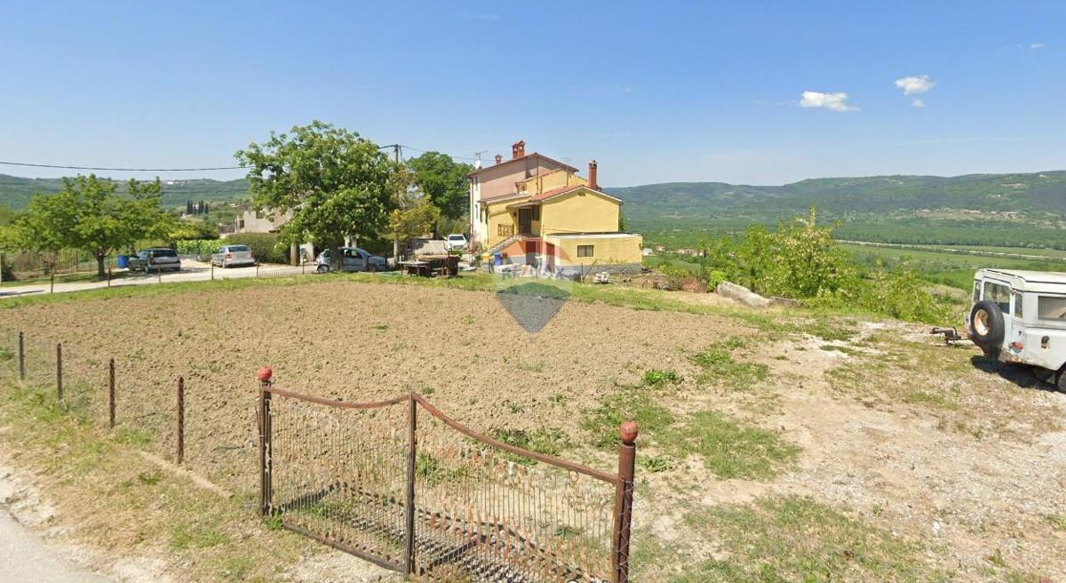 Stavbno zemljišče Motovun, 697m2