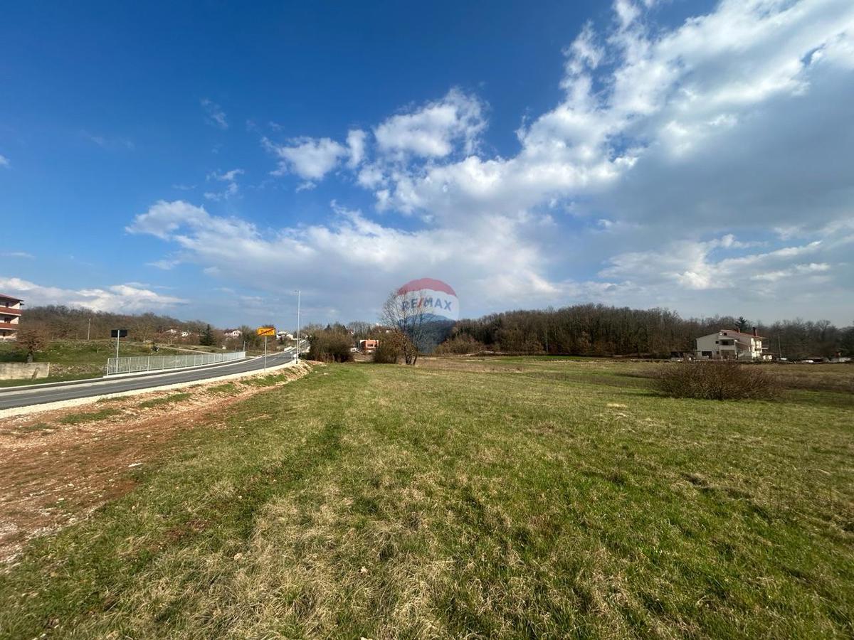 Stavbno zemljišče Pićan, 695m2