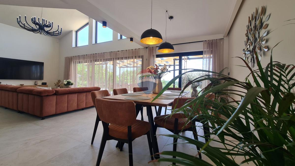 Hiša Zamask, Pazin - Okolica, 240m2