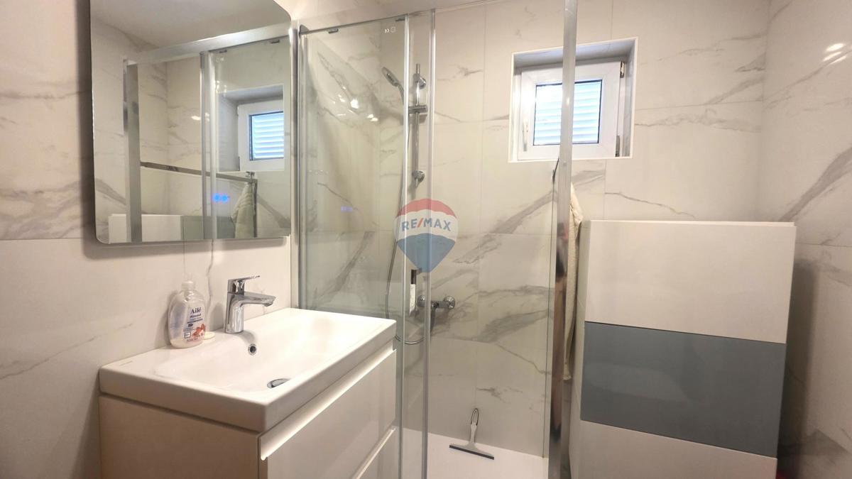 Istra, Karigador – Stanovanje 400 m od morja, balkon