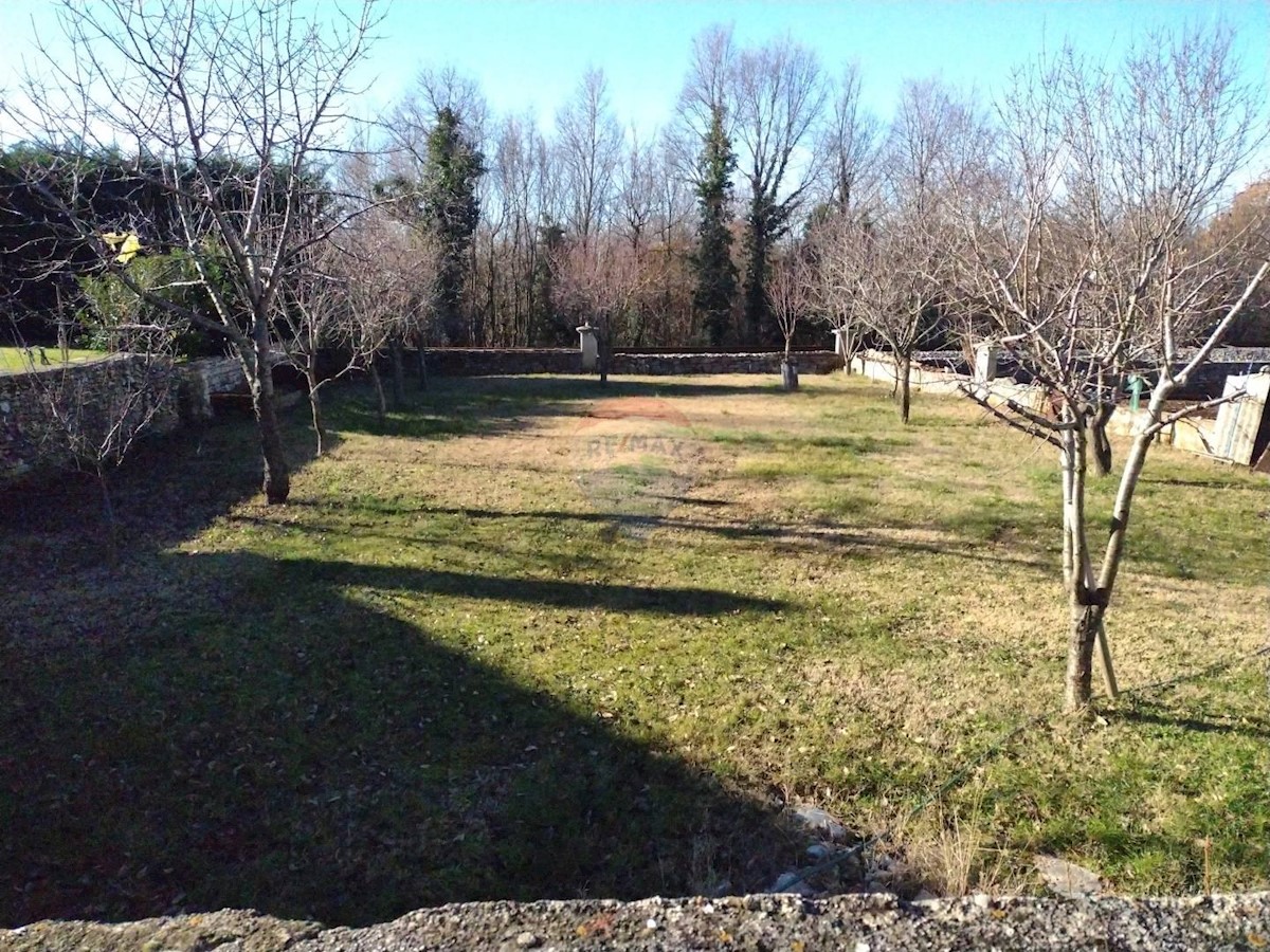 Stavbno zemljišče Salambati, Svetvinčenat, 1.345m2