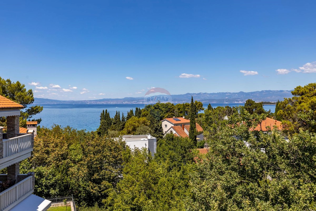 OTOK KRK, MALINSKA-luksuzno stanovanje z bazenom 80 metrov od plaže