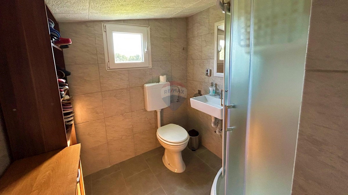 ISTRIA, BUJE - Detached house and large building plot