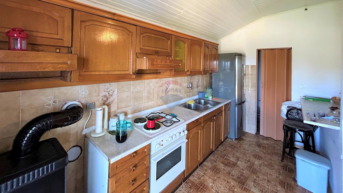 ISTRIA, BUJE - Detached house and large building plot