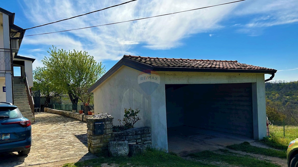 ISTRIA, BUJE - Detached house and large building plot