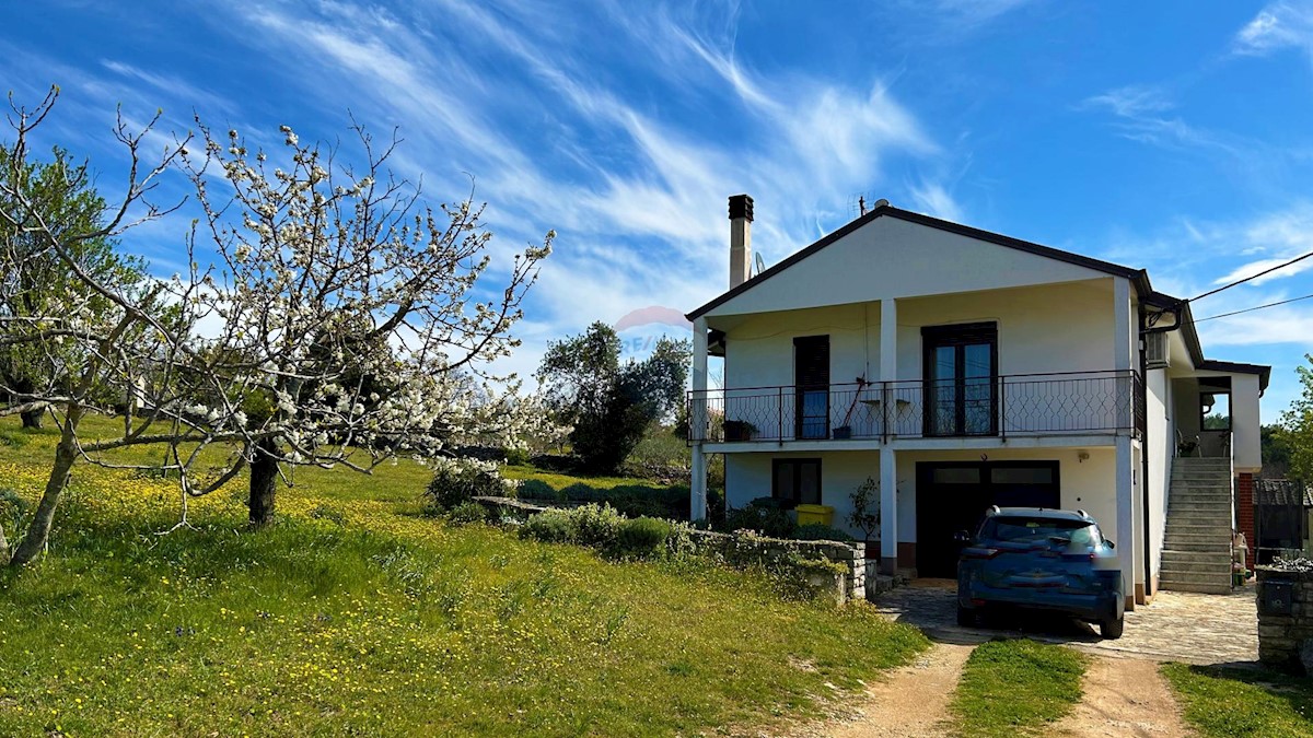 ISTRIA, BUJE - Detached house and large building plot