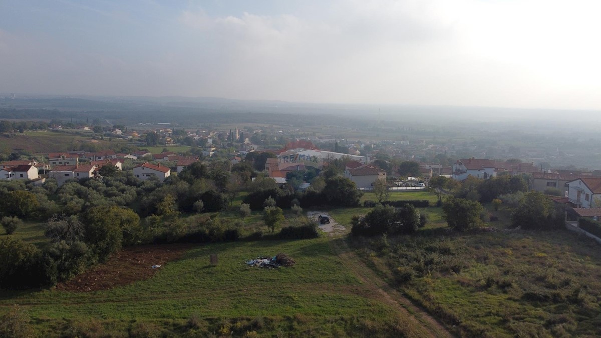 Stavbno zemljišče Kaštelir, Kaštelir-Labinci, 752m2