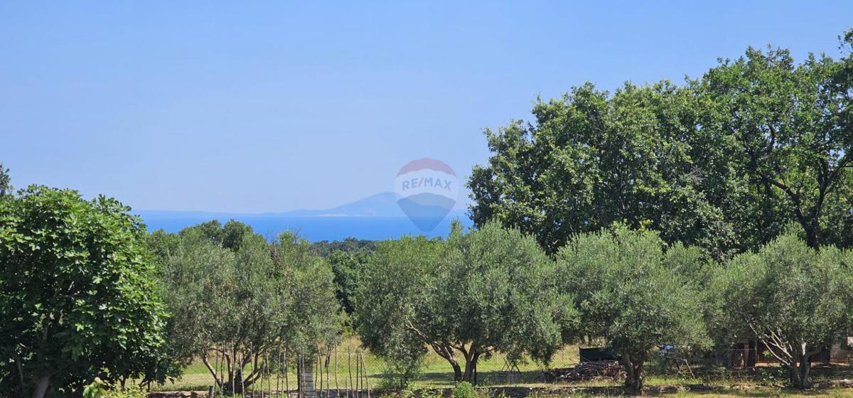 Istra, Išići – Gradbena parcela s pogledom na morje, 1.071 m²