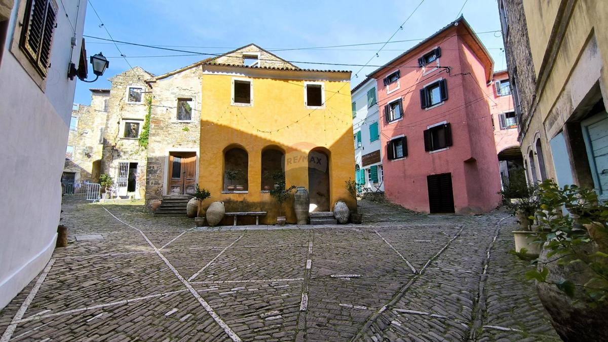 Istra, Oprtalj – Kamnita hiša za prenovo