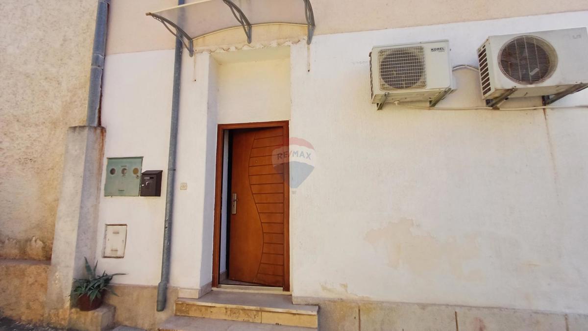 Istra, Pula center-stanovanjsko-poslovna stavba, 165m2