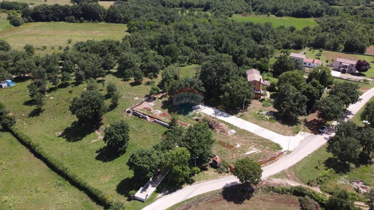 ISTRIA, ST. LOVREČ - Building land 989 m2 