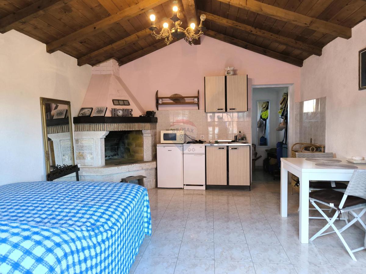 Istra, Rovinjsko Selo – Hiša s tremi stanovanji, veliki vrt