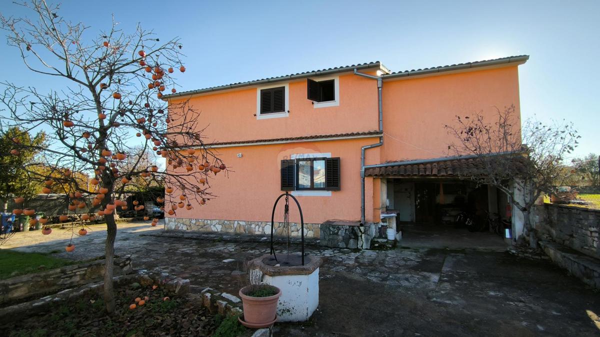 Istra, Rovinjsko Selo – Hiša s tremi stanovanji, veliki vrt