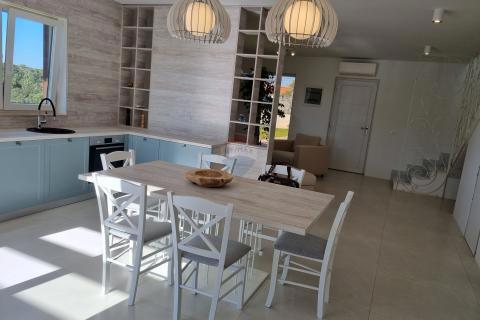 Istra, okolica Barbana - hiša z bazenom, 190m2