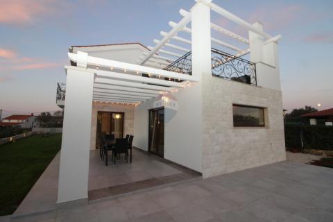Istra, okolica Barbana - hiša z bazenom, 190m2