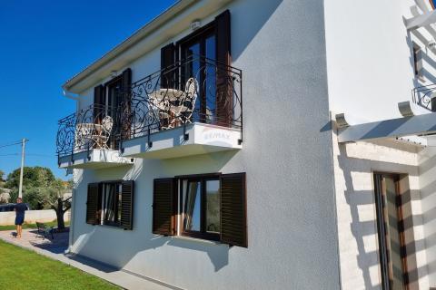 Istra, okolica Barbana - hiša z bazenom, 190m2