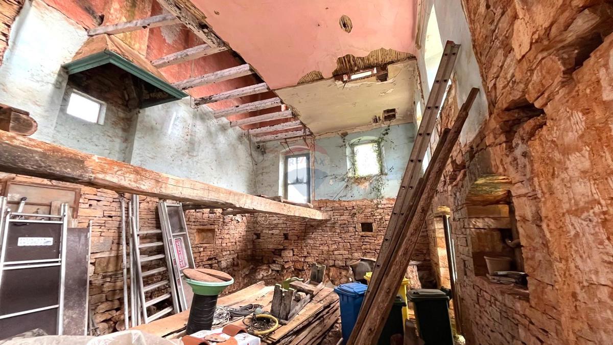 Istra, Oprtalj – Nepremičninski kompleks za turizem ali mirno podeželsko življenje