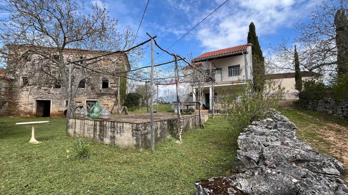 Istra, Oprtalj – Nepremičninski kompleks za turizem ali mirno podeželsko življenje