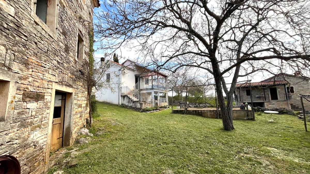 Istra, Oprtalj – Nepremičninski kompleks za turizem ali mirno podeželsko življenje