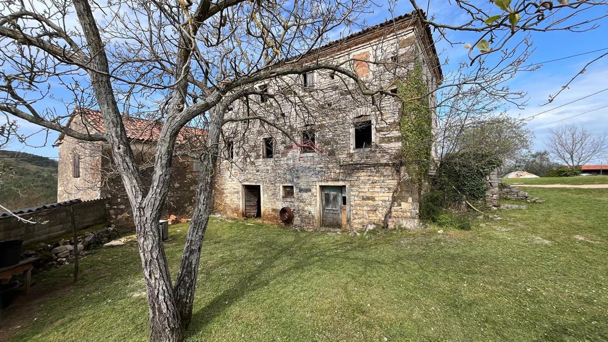 Istra, Oprtalj – Nepremičninski kompleks za turizem ali mirno podeželsko življenje