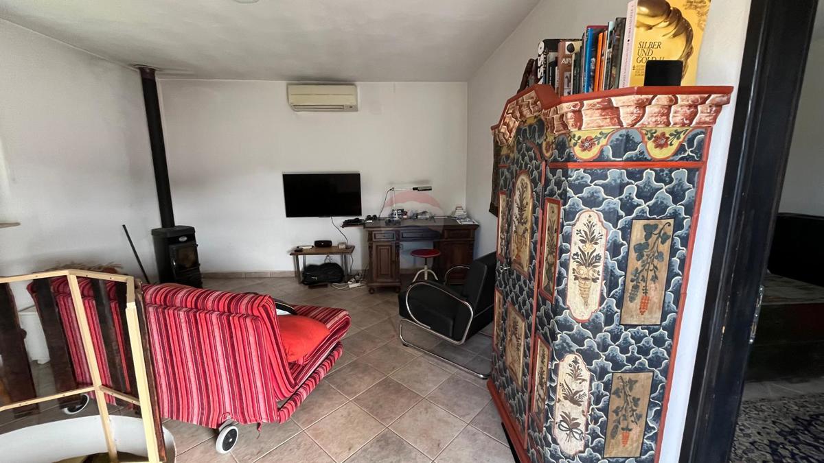 Istra, Oprtalj – Nepremičninski kompleks za turizem ali mirno podeželsko življenje