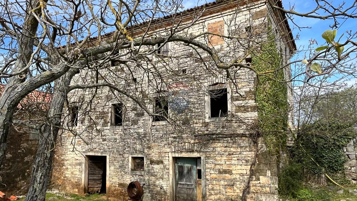 Istra, Oprtalj – Nepremičninski kompleks za turizem ali mirno podeželsko življenje
