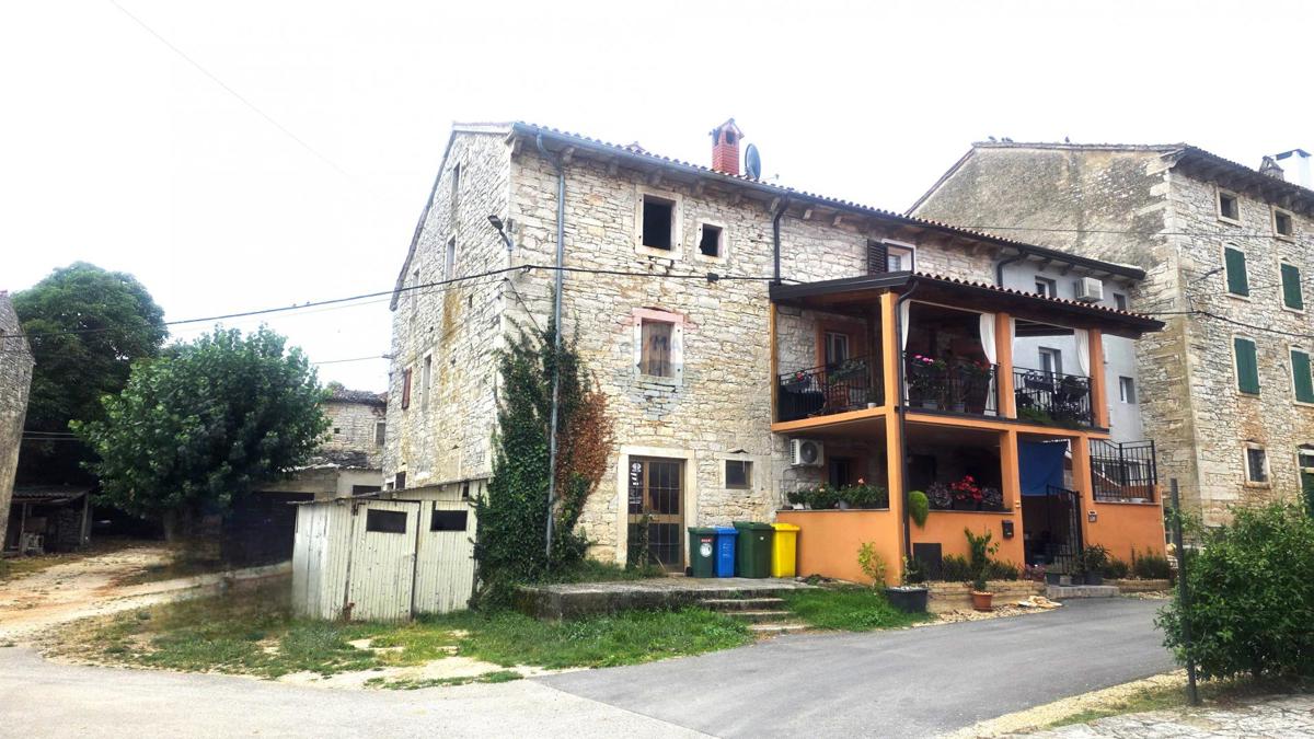 Istra, Buje, okolica – Kamnita hiša za obnovo z razgledom