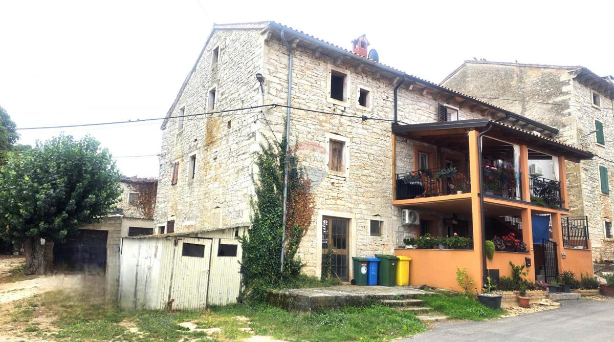 Istra, Buje, okolica – Kamnita hiša za obnovo z razgledom