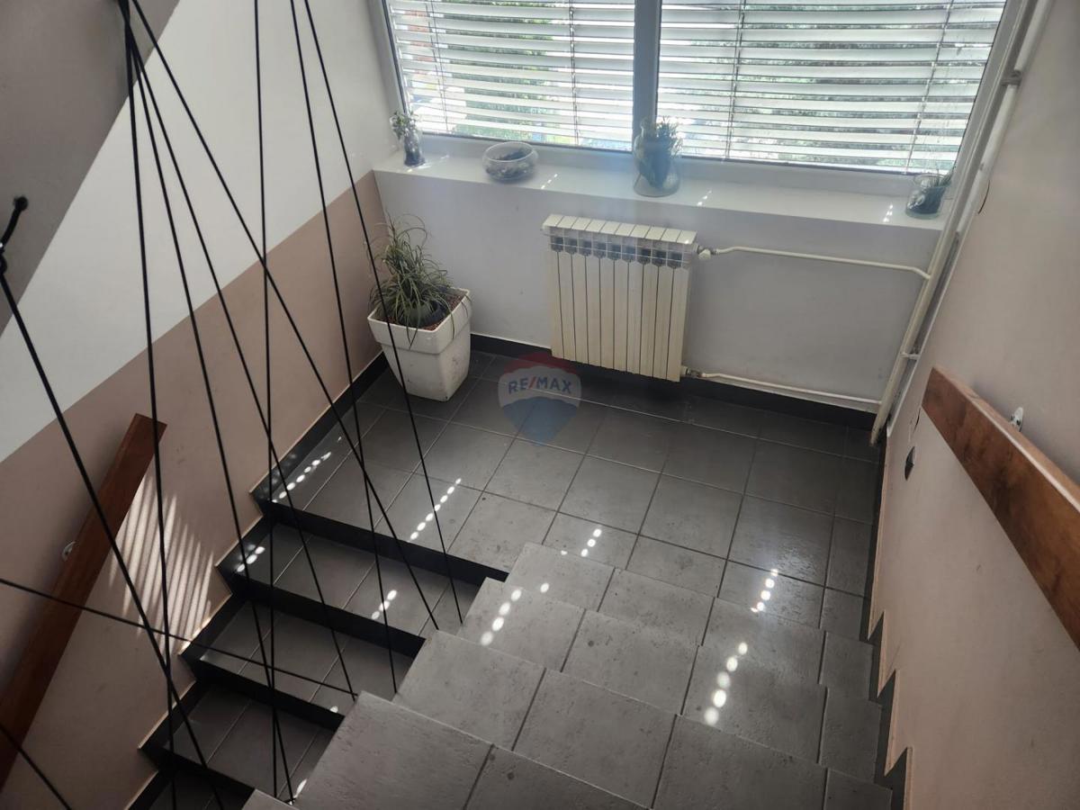 Hiša Kromosovo naselje, Velika Gorica, 222m2