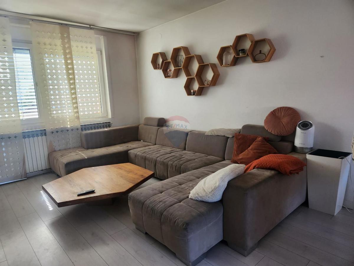 Hiša Kromosovo naselje, Velika Gorica, 222m2