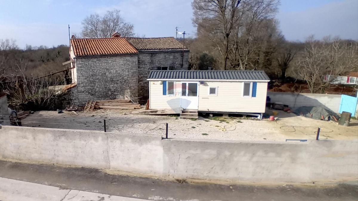 Istra, Svetvinčenat – Hiša z bazenom