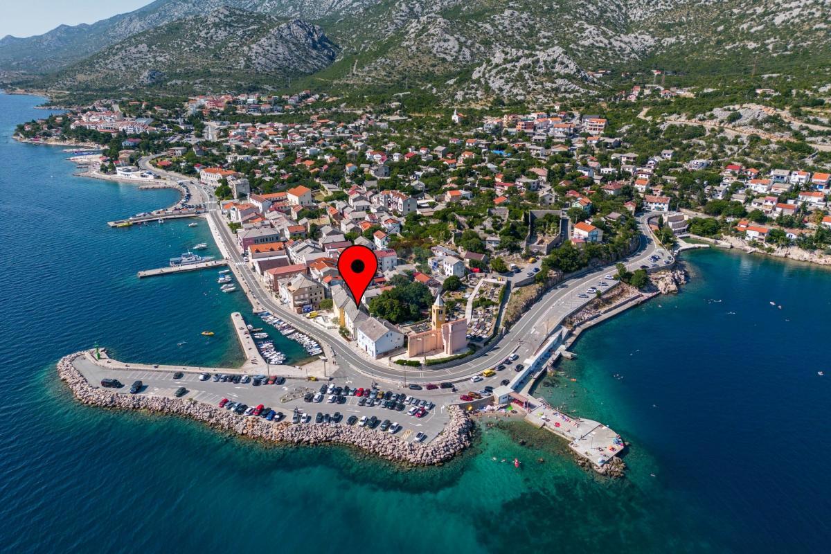 Karlobag – stan prva vrsta do morja, pogled in center