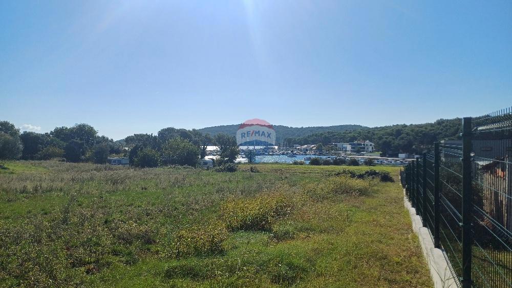 Stavbno zemljišče Pomer, Medulin, 738m2