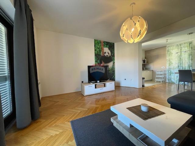 Otok Krk, Punat - družinska hiša z velikim vrtom, razgled, blizu morja