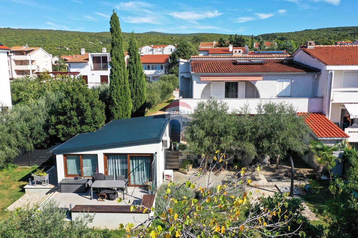 Otok Krk, Punat - družinska hiša z velikim vrtom, razgled, blizu morja