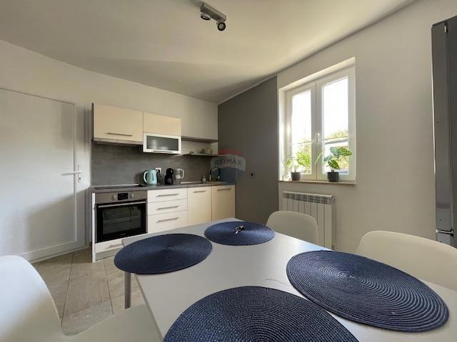 Otok Krk, Punat - družinska hiša z velikim vrtom, razgled, blizu morja