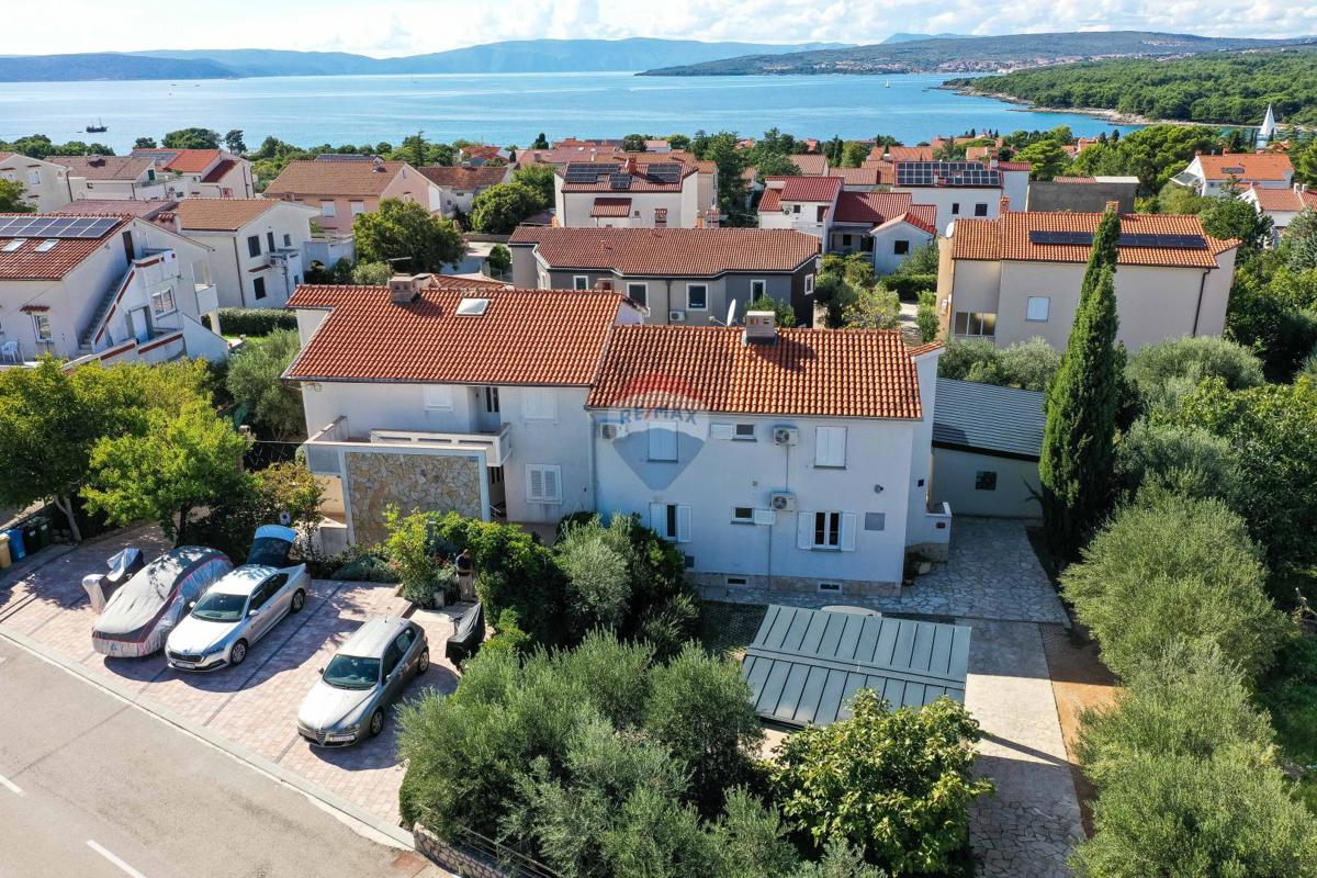 Otok Krk, Punat - družinska hiša z velikim vrtom, razgled, blizu morja