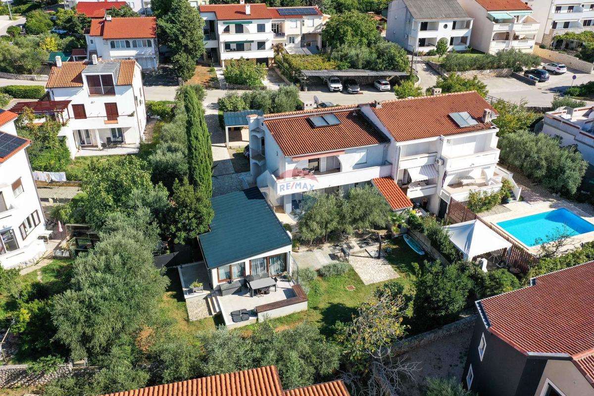 Otok Krk, Punat - družinska hiša z velikim vrtom, razgled, blizu morja