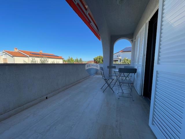 Otok Krk, Punat - družinska hiša z velikim vrtom, razgled, blizu morja