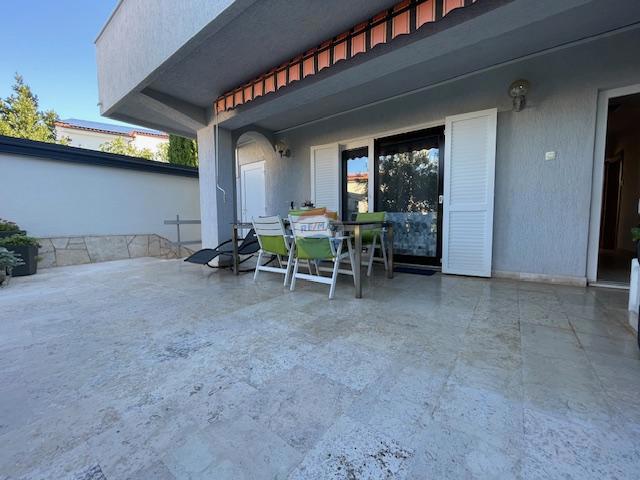 Otok Krk, Punat - družinska hiša z velikim vrtom, razgled, blizu morja